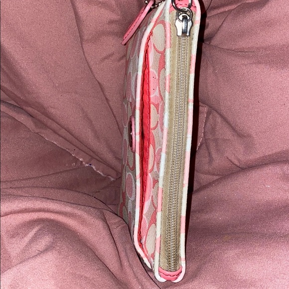 Coach wristlet - Picture 6 of 7